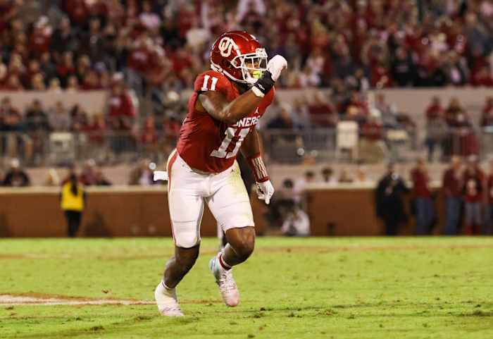 Oct 16, 2021; Norman, Oklahoma, USA; Oklahoma Sooners linebacker Nik Bonitto (11) in action during the game against the TCU Horned Frogs at Gaylord Family-Oklahoma Memorial Stadium. Mandatory Credit: Kevin Jairaj-USA TODAY Sports